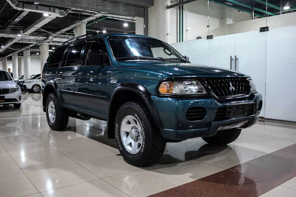 Купить Montero Sport с пробегом